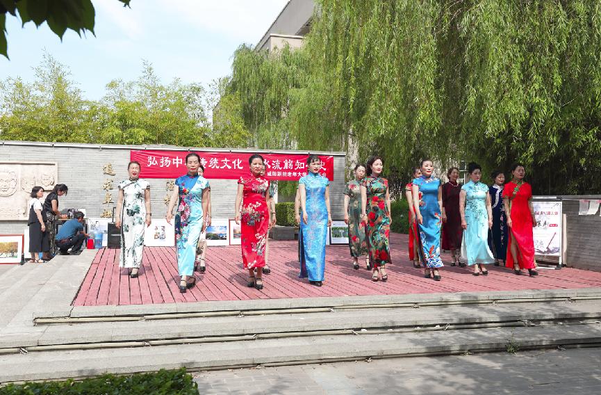 bst365老年大学举办“弘扬中华传统文化、曲水流觞知茶史”主题户外茶会活动