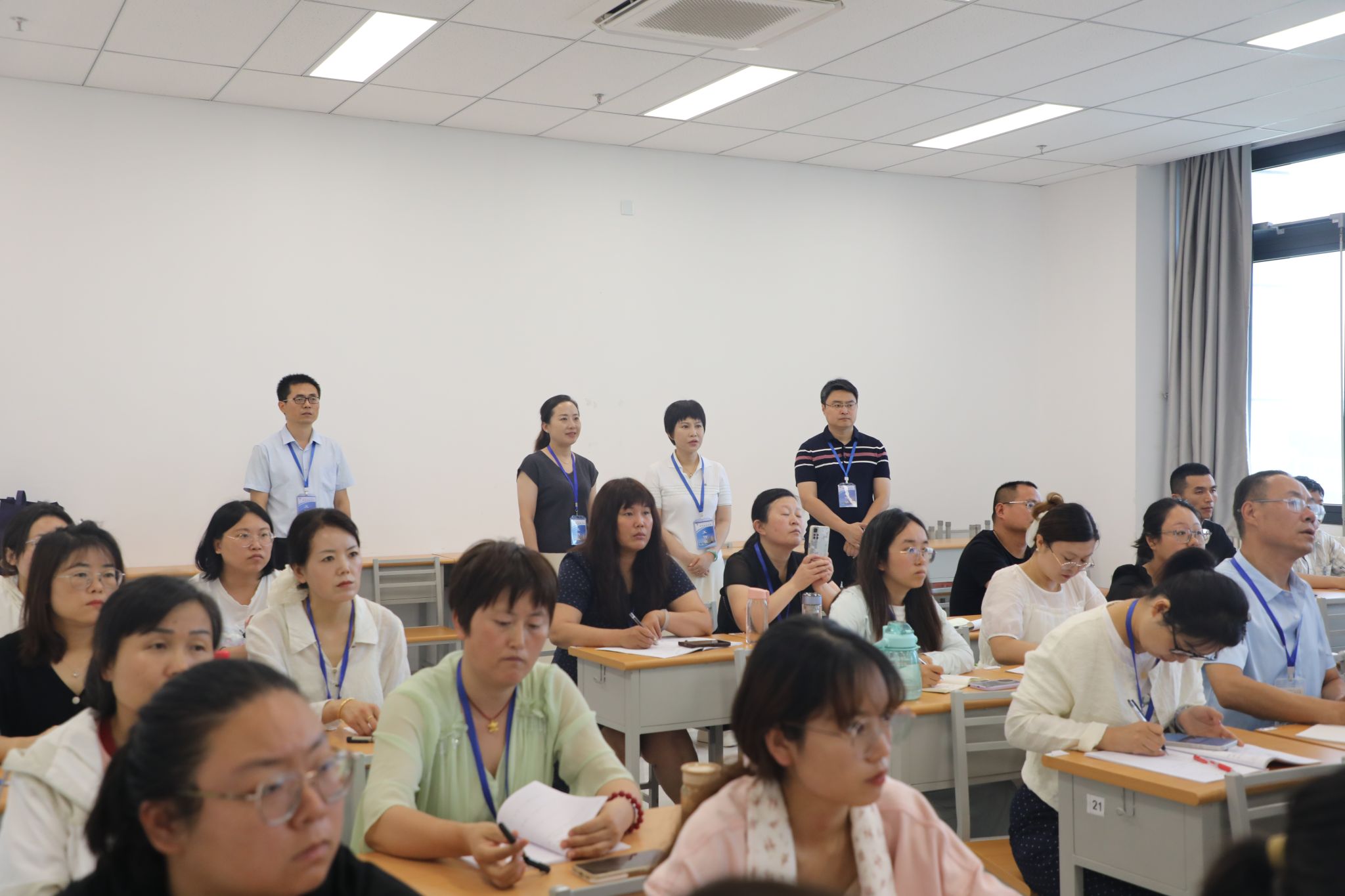 bst365副经理芮红亚检查暑期教师培训工作