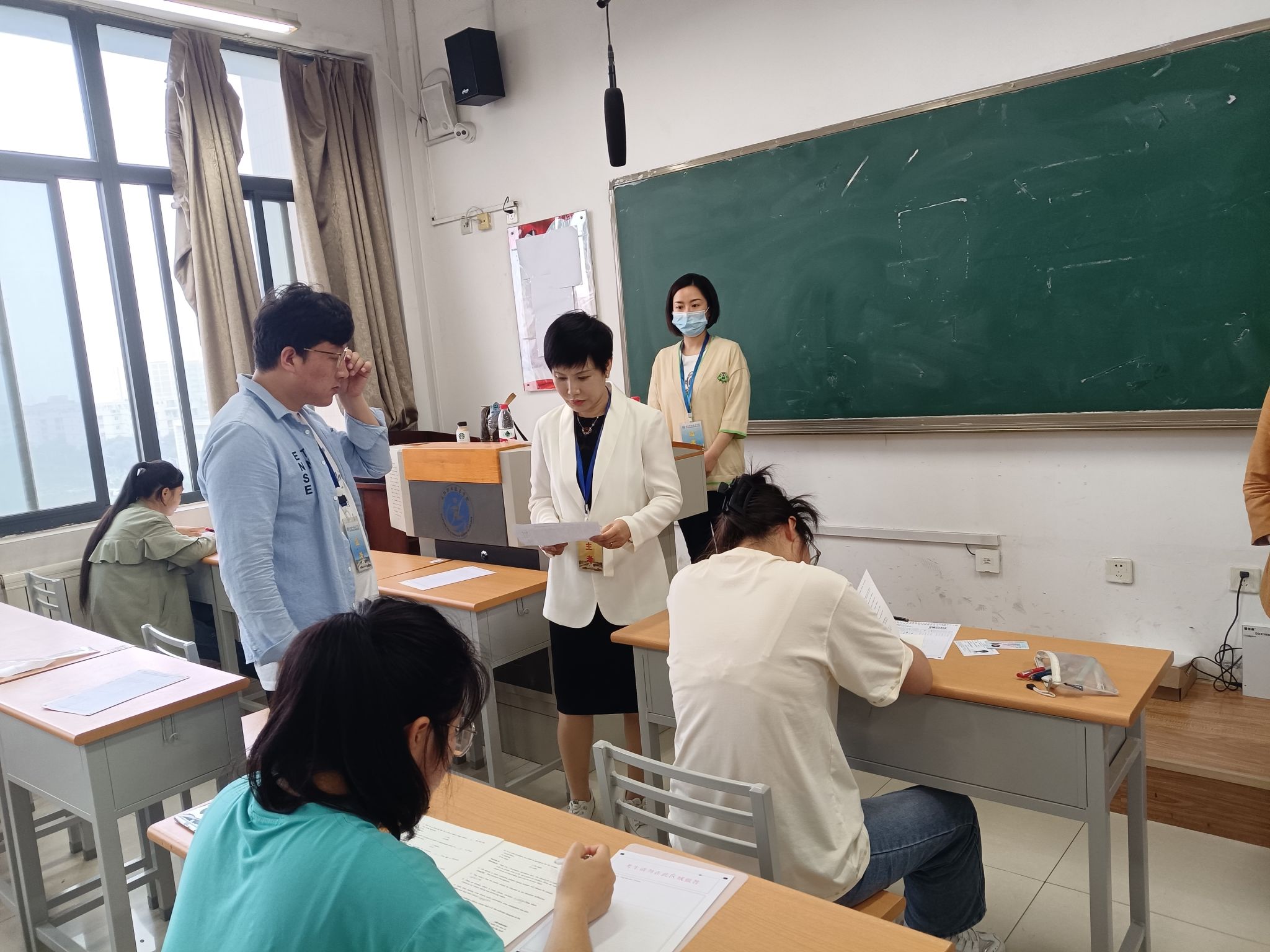 bst365副经理芮红亚检查指导全国高校英语应用能力考试（AB级）工作