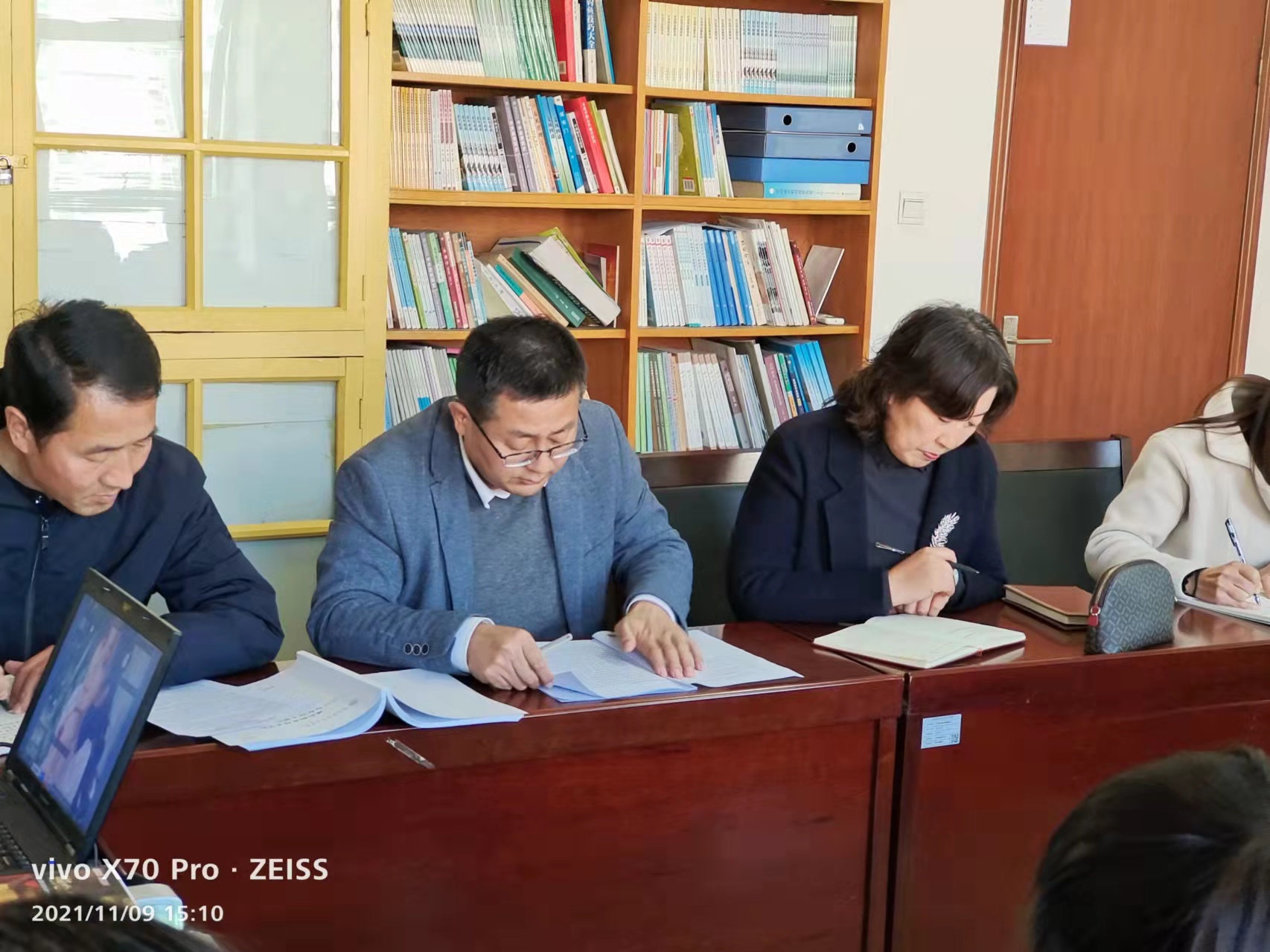 继教公司党总支中组织召开党风廉政建设专题专题会议